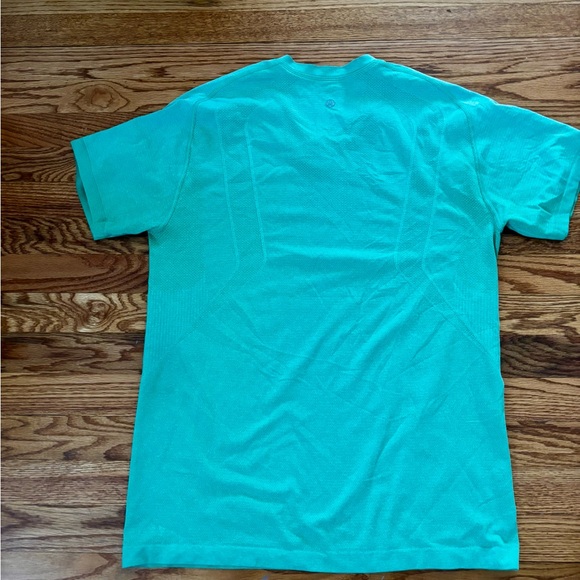 Lululemon Men’s Metal Tech V-Neck Short Sleeve Shirt - Medium - Picture 6 of 9